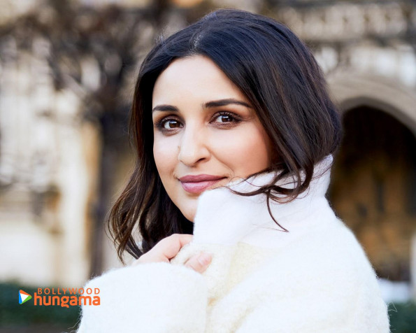 Parineeti Chopra MacBook Wallpaper 1280x1024px