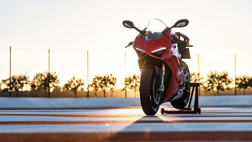 Ducati V4 2k QHD Wallpaper 2560x1440px