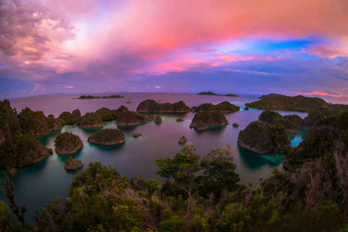 Raja Ampat Laptop Background 2560x1707px