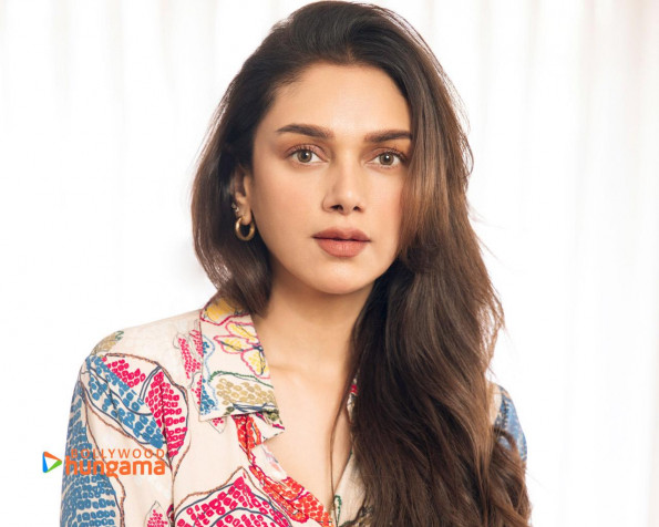 Aditi Rao Hydari HD Background 1280x1024px