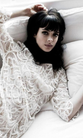 Krysten Ritter iPhone Background Image 1280x2120px