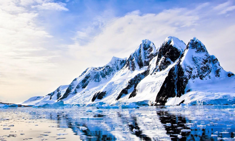 Antarctica MacBook Wallpaper 1600x960px