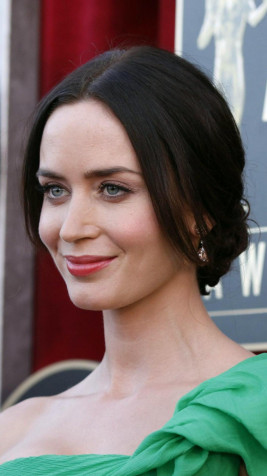 Emily Blunt Phone Background Image 1080x1920px