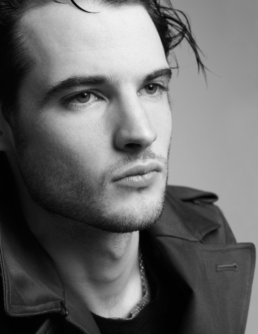 Tom Sturridge Mobile Background 1256x1619px