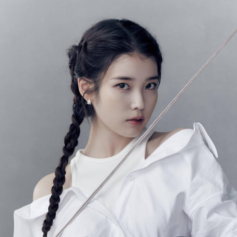 Iu Vogue Phone Background Image 2066x2067px