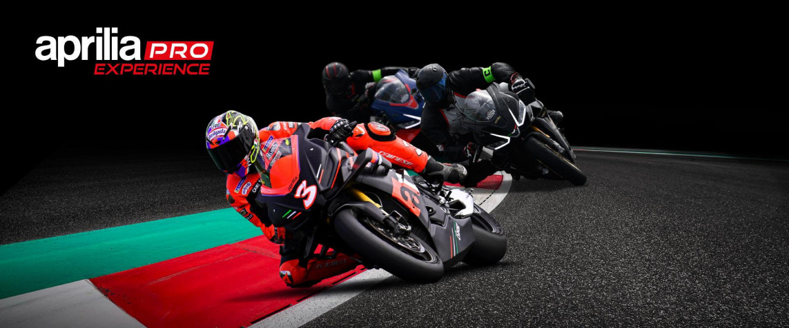 Moto Racing MacBook Wallpaper 1920x800px