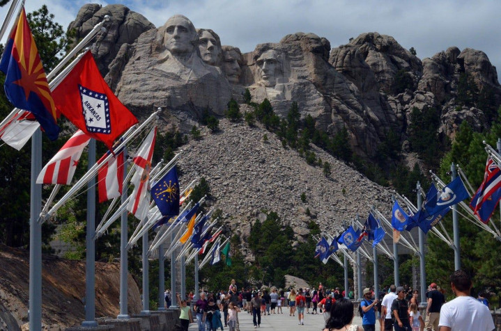 Mount Rushmore National Memoria Desktop HD Wallpaper 1300x861px