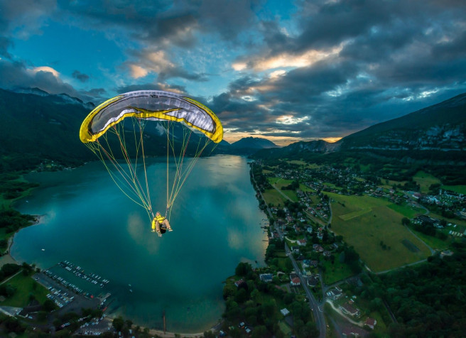 Paragliding Laptop Wallpaper 2299x1669px