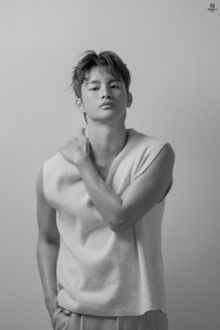 Seo In Guk Mobile Wallpaper 1000x1500px