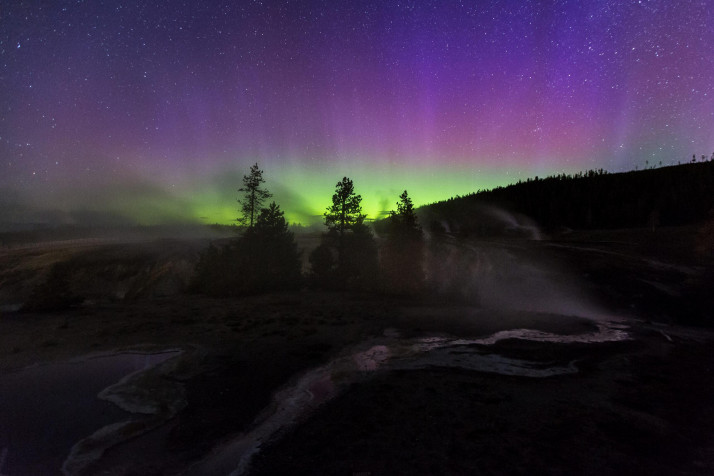 Yellowstone National Park HD Background 2560x1707px