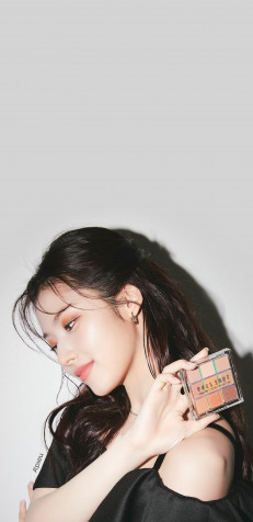 Minatozaki Sana iPhone Wallpaper 1440x2960px