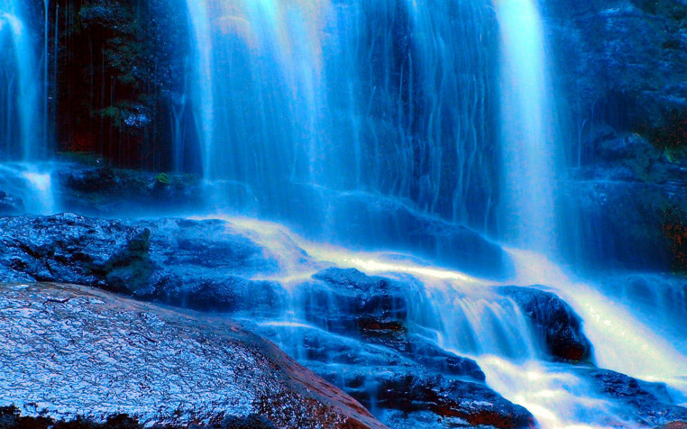 Waterfall Desktop Background 2960x1850px