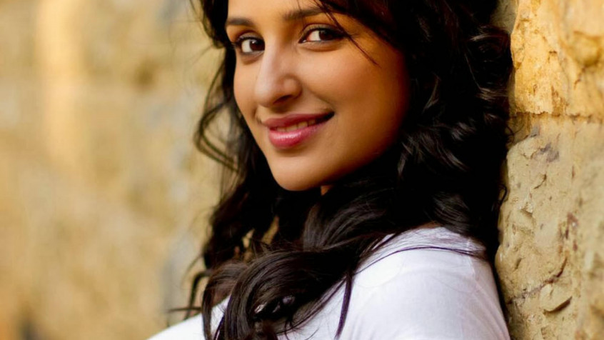 Parineeti Chopra HD Wallpaper 7680x4320px