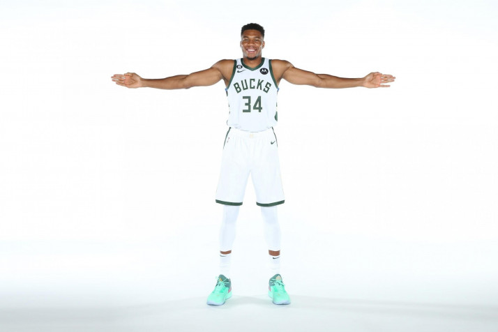 Giannis Antetokounmpo Desktop Background 2867x1910px