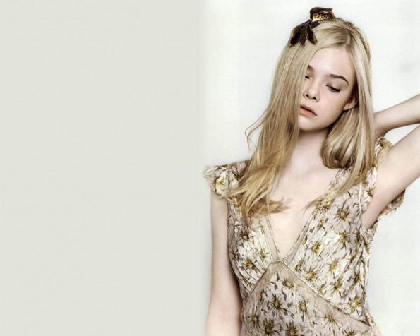 Elle Fanning Background Image 1280x1024px