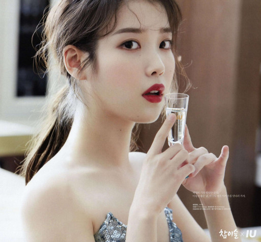 Iu Vogue Desktop Wallpaper 2560x2374px