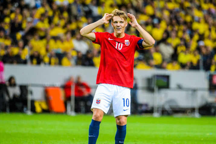 Martin Odegaard HD Background 2048x1363px