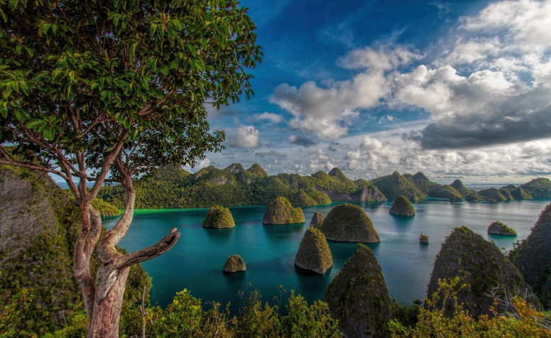 Raja Ampat Desktop Wallpaper 2048x1256px