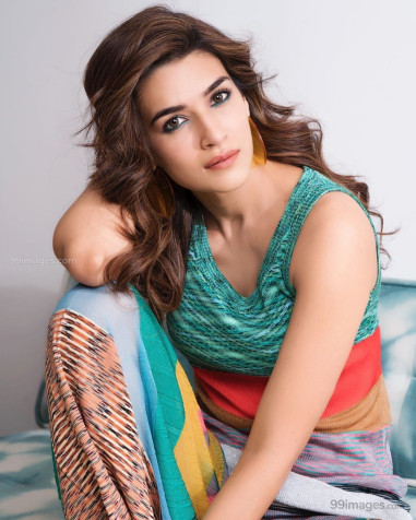 Kriti Sanon Phone HD Background 1080x1349px