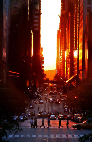 Manhattanhenge Mobile Background 1329x2048px