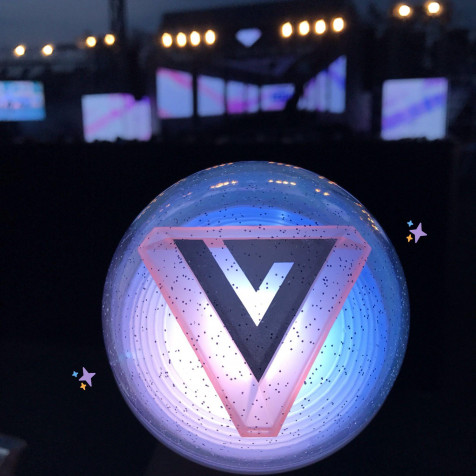 Seventeen Lightsticks Android Wallpaper 2048x2048px