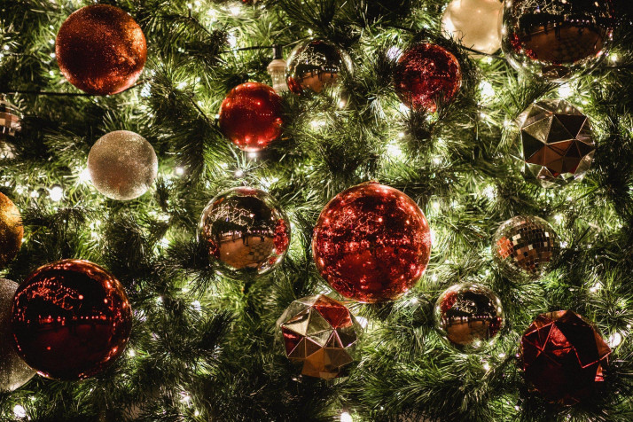 Christmas Tree MacBook Background 2500x1667px