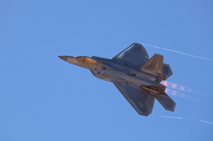 F 22 Raptor Desktop HD Wallpaper 2560x1700px