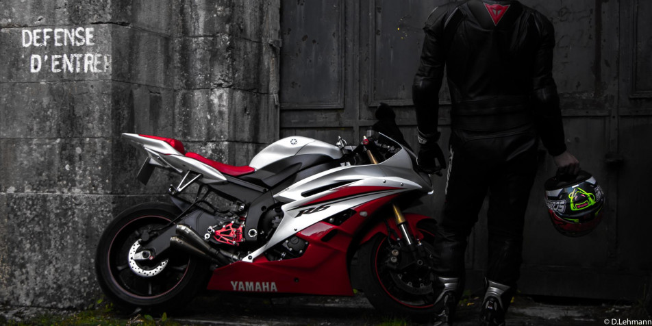 Yamaha MacBook Background 2048x1024px