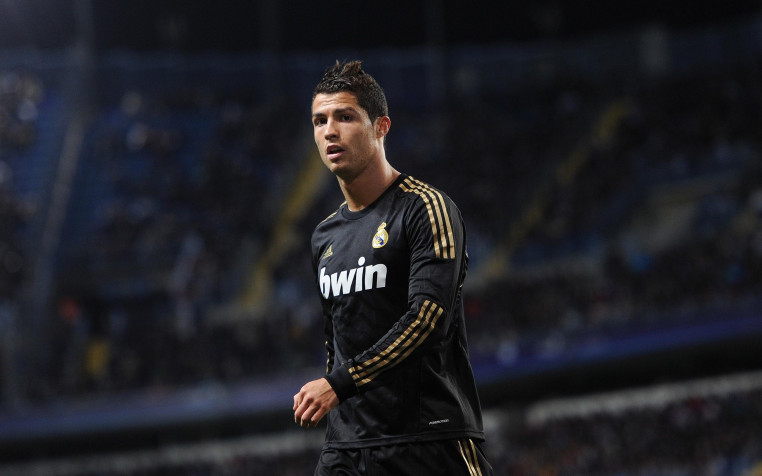 Cristiano Ronaldo Desktop HD Wallpaper 2560x1600px