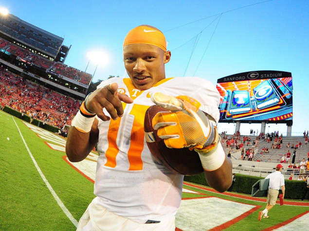 Josh Dobbs MacBook Background 1400x1050px