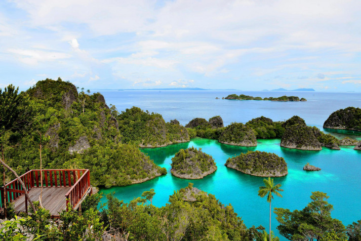 Raja Ampat HD Background 2048x1367px