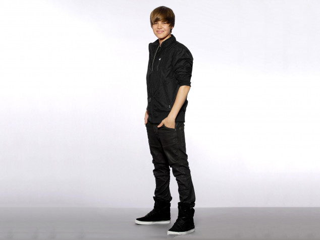 Cute Justin Bieber Wallpaper Image 2560x1920px