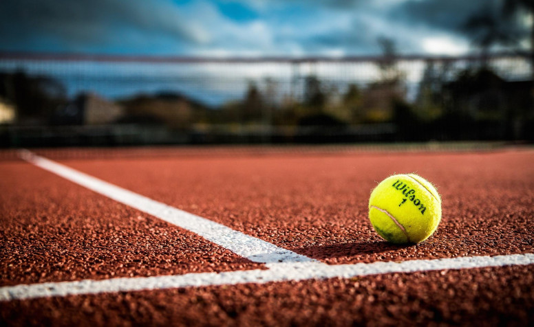 Tennis Desktop HD Wallpaper 2048x1257px