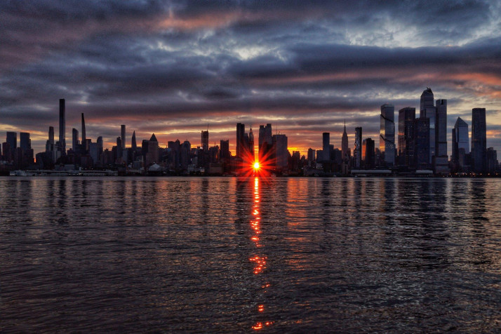 Manhattanhenge Desktop Background 2048x1366px