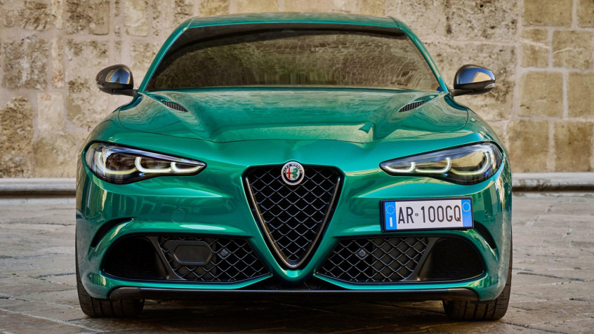 Title Alfa Romeo 2k QHD Wallpaper 2560x1440px