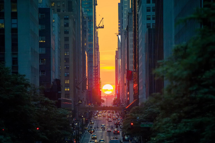 Manhattanhenge MacBook Wallpaper 2048x1365px