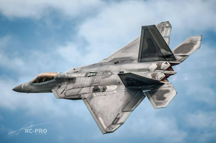 F 22 Raptor MacBook Wallpaper 2048x1360px