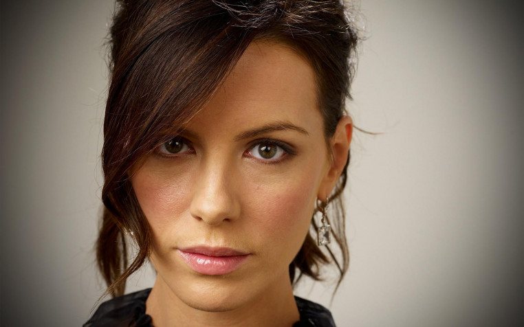 Kate Beckinsale Widescreen HD Wallpaper 1920x1200px