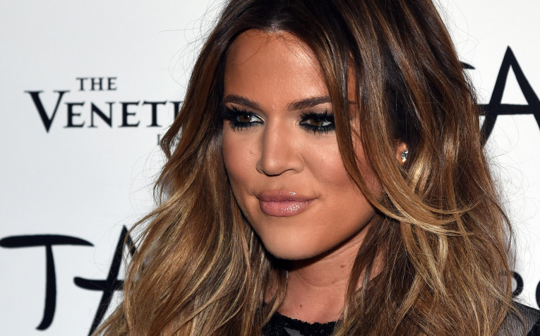 Khloe Kardashian HD Background 3000x1866px