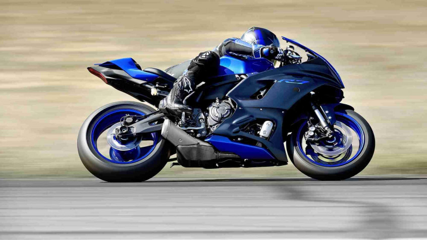 Yamaha Laptop Wallpaper 2000x1125px