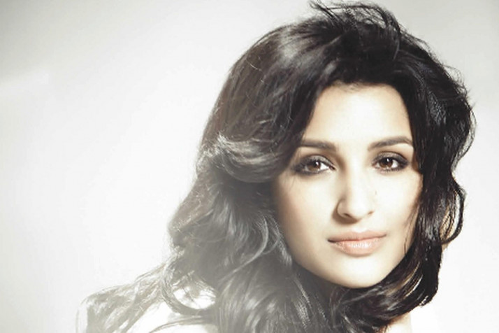 Parineeti Chopra MacBook Wallpaper 1920x1280px