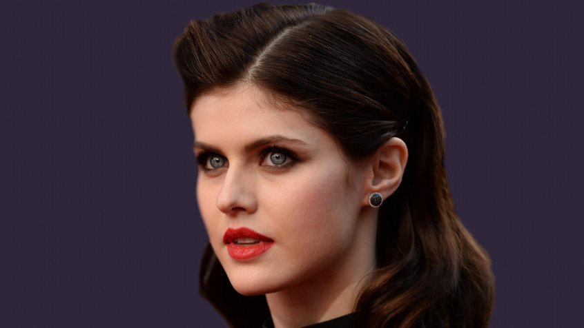 Alexandra Daddario 2k QHD Wallpaper 2560x1440px