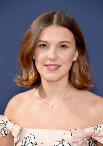 Millie Bobby Brown Phone HD Background 1359x1920px