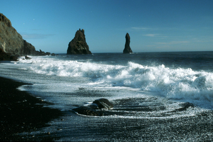 Reynisfjara Iceland HD Wallpaper 2560x1708px