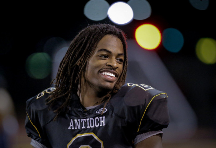 Najee Harris Desktop HD Wallpaper 2048x1404px