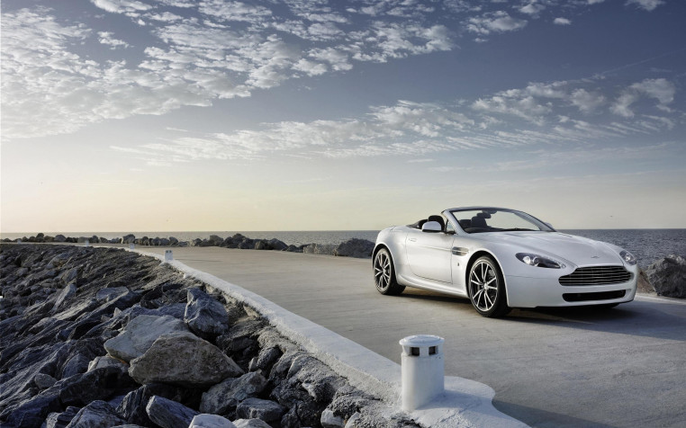 Aston Martin Vantage HD Wallpaper 2560x1600px