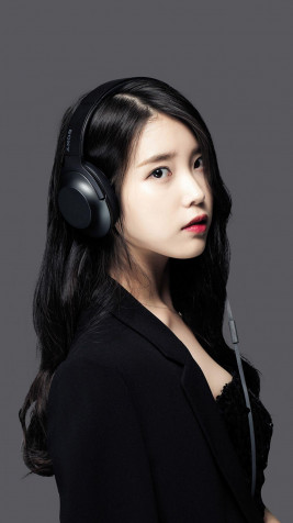 Iu Vogue Wallpaper for Mobile 1080x1920px