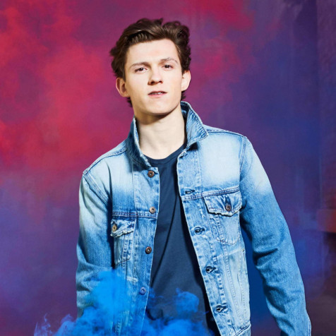 Tom Holland Mobile Background 2048x2048px