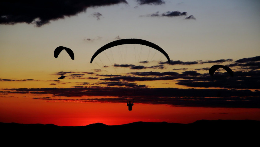 Paragliding Desktop HD Background 2048x1158px