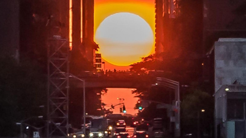 Manhattanhenge Laptop Background 1600x900px